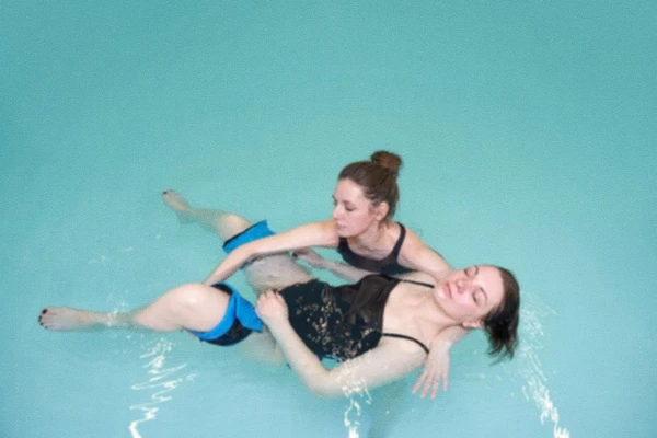 Imagem ilustrativa de Fisioterapia em piscina